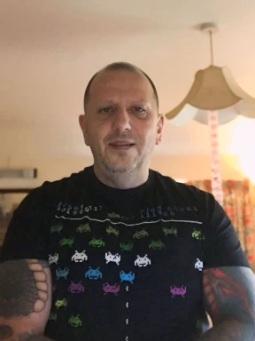 English men looking for love