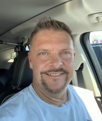 <span>Michael, 58</span>&nbsp;<span style='width: 25px; height: 16px; float: right; background-image: url(/bitmaps/flags_small/US.PNG)'>&nbsp;</span><br><span>Detroit, Сполучені Штати Америки</span>&nbsp;<input type='button' class='joinbtn' style='float: right' value='JOIN NOW' />