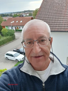 <span>Wolfgang, 62</span>&nbsp;<span style='width: 25px; height: 16px; float: right; background-image: url(/bitmaps/flags_small/DE.PNG)'>&nbsp;</span><br><span>Balingen, Alemania</span>&nbsp;<input type='button' class='joinbtn' style='float: right' value='JOIN NOW' />