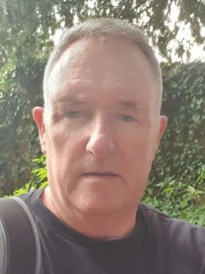 English men looking for love