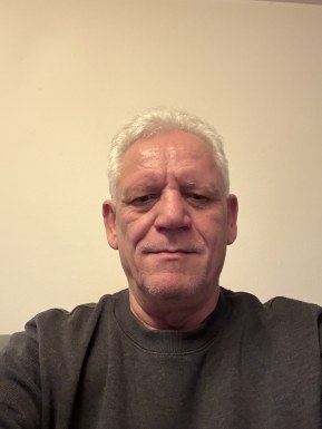 <span>Werner, 58</span>&nbsp;<span style='width: 25px; height: 16px; float: right; background-image: url(/bitmaps/flags_small/DE.PNG)'>&nbsp;</span><br><span>Munich, Alemania</span>&nbsp;<input type='button' class='joinbtn' style='float: right' value='JOIN NOW' />