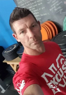 <span>Billy, 46</span>&nbsp;<span style='width: 25px; height: 16px; float: right; background-image: url(/bitmaps/flags_small/AU.PNG)'>&nbsp;</span><br><span>Adelaide, ออสเตรเลีย</span>&nbsp;<input type='button' class='joinbtn' style='float: right' value='JOIN NOW' />