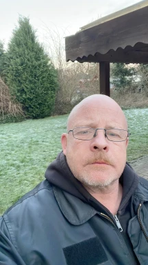 <span>Chris, 57</span>&nbsp;<span style='width: 25px; height: 16px; float: right; background-image: url(/bitmaps/flags_small/DE.PNG)'>&nbsp;</span><br><span>Frankfurt a, Germany</span>&nbsp;<input type='button' class='joinbtn' style='float: right' value='JOIN NOW' />