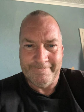 English men looking for love