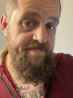 English men looking for love