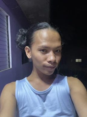 <span>Mark Louise, 25</span> <span style='width: 25px; height: 16px; float: right; background-image: url(/bitmaps/flags_small/PH.PNG)'> </span><br><span>Makati, Philippines</span> <input type='button' class='joinbtn' style='float: right' value='JOIN NOW' />