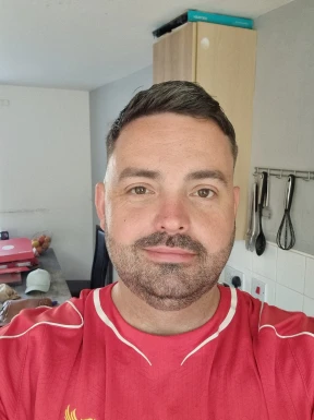 <span>Terry, 44</span> <span style='width: 25px; height: 16px; float: right; background-image: url(/bitmaps/flags_small/UK.PNG)'> </span><br><span>Reading, United Kingdom</span> <input type='button' class='joinbtn' style='float: right' value='JOIN NOW' />