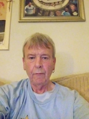 <span>Mark, 58</span> <span style='width: 25px; height: 16px; float: right; background-image: url(/bitmaps/flags_small/UK.PNG)'> </span><br><span>Manchester, Об'єднане Королівство</span> <input type='button' class='joinbtn' style='float: right' value='JOIN NOW' />