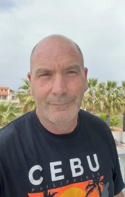 <span>Etel, 49</span> <span style='width: 25px; height: 16px; float: right; background-image: url(/bitmaps/flags_small/UK.PNG)'> </span><br><span>Edinburgh, Об'єднане Королівство</span> <input type='button' class='joinbtn' style='float: right' value='JOIN NOW' />