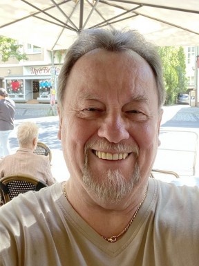 <span>Peter, 74</span> <span style='width: 25px; height: 16px; float: right; background-image: url(/bitmaps/flags_small/DE.PNG)'> </span><br><span>Berlin, Germany</span> <input type='button' class='joinbtn' style='float: right' value='JOIN NOW' />
